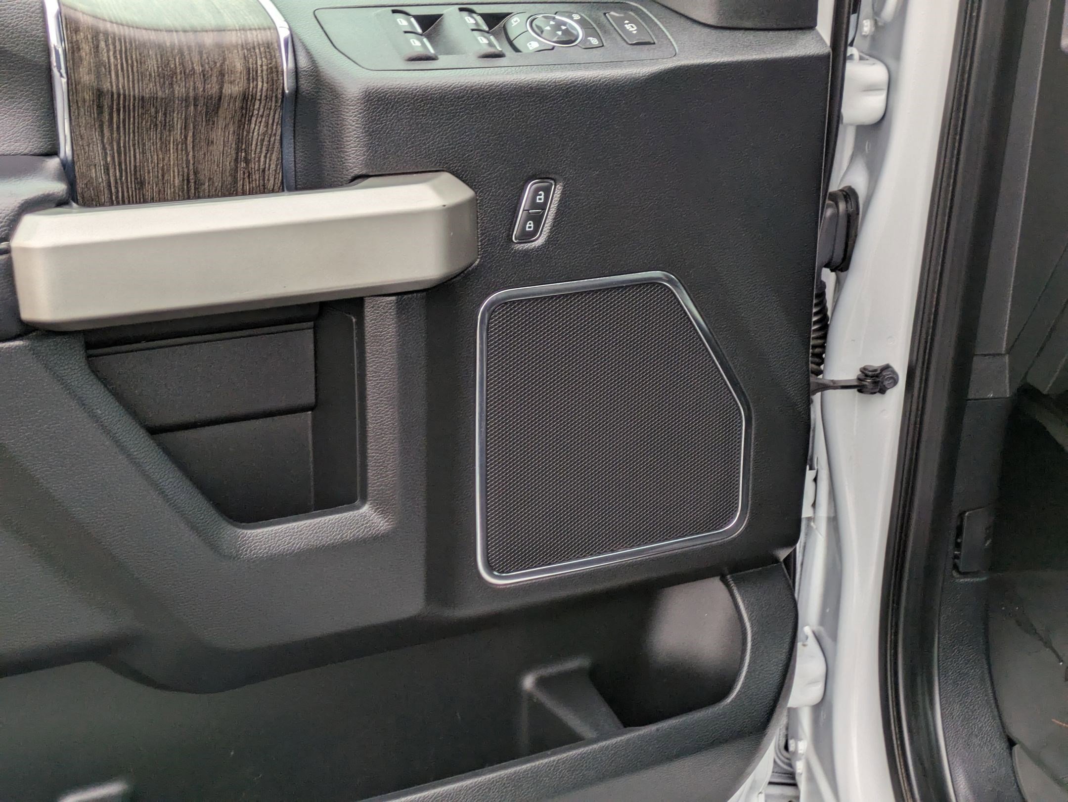 Used 2021 Ford F350 Lariat w/ Snow Plow/Camper Package image 15