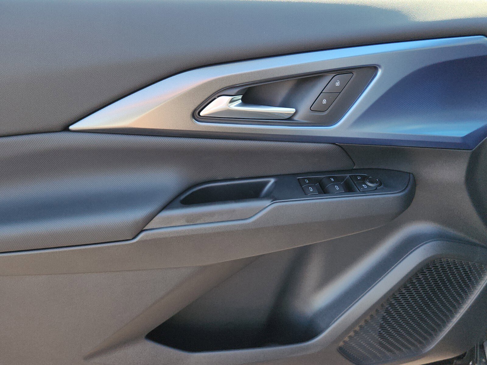 New 2026 Chevrolet Equinox EV LT image 11