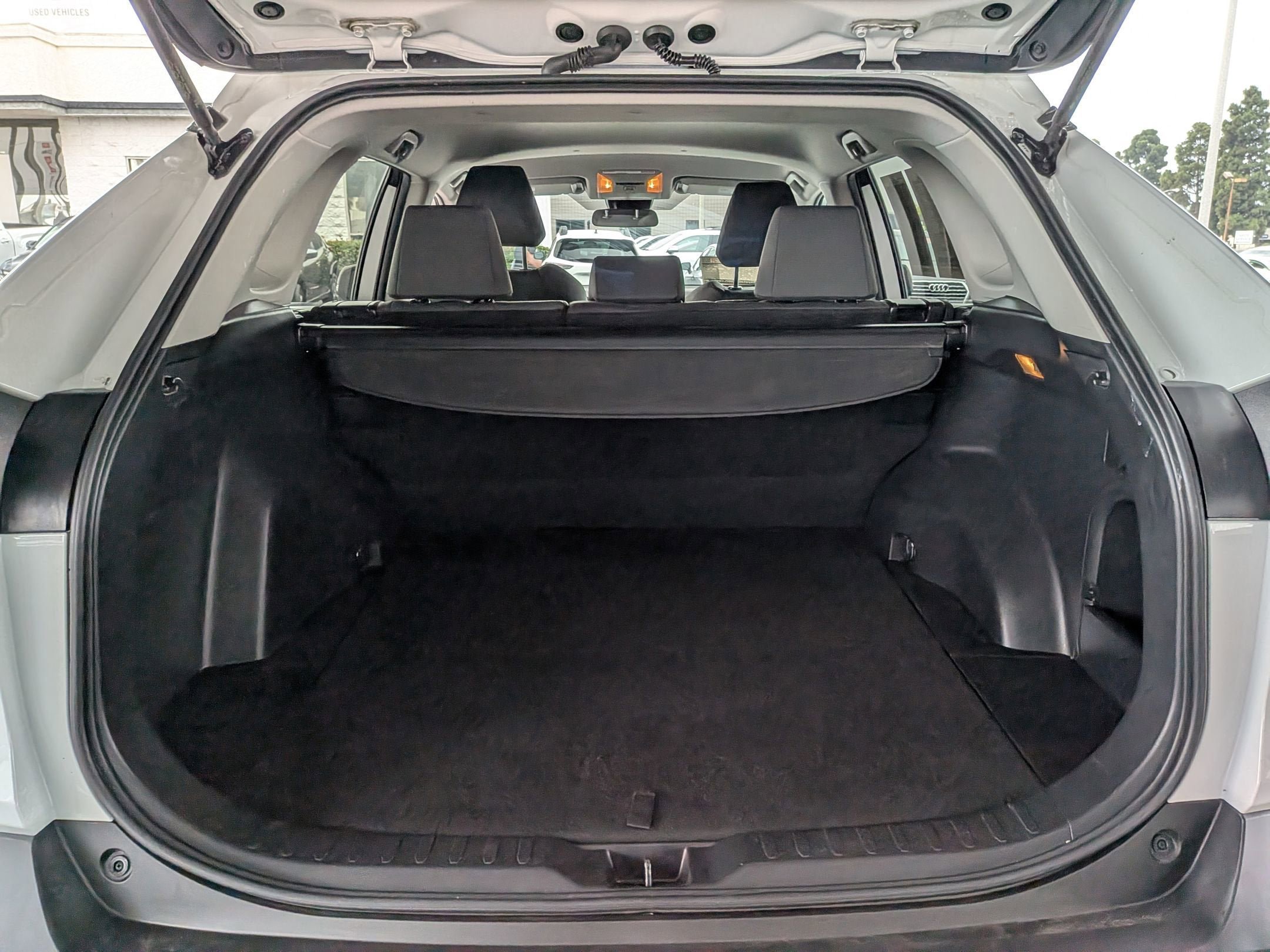 Used 2021 Toyota RAV4 XLE AWD/4WD image 30