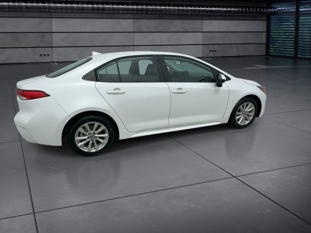 Used 2023 Toyota Corolla LE w/ LE Premium Package FWD image 9