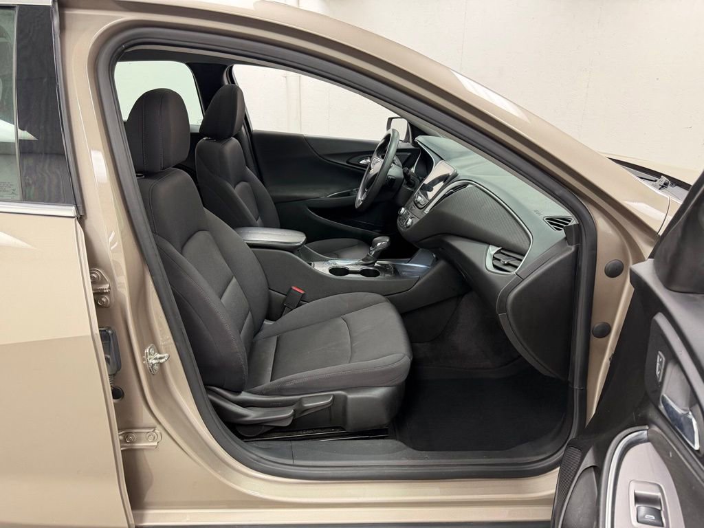 Used 2022 Chevrolet Malibu LT FWD image 9
