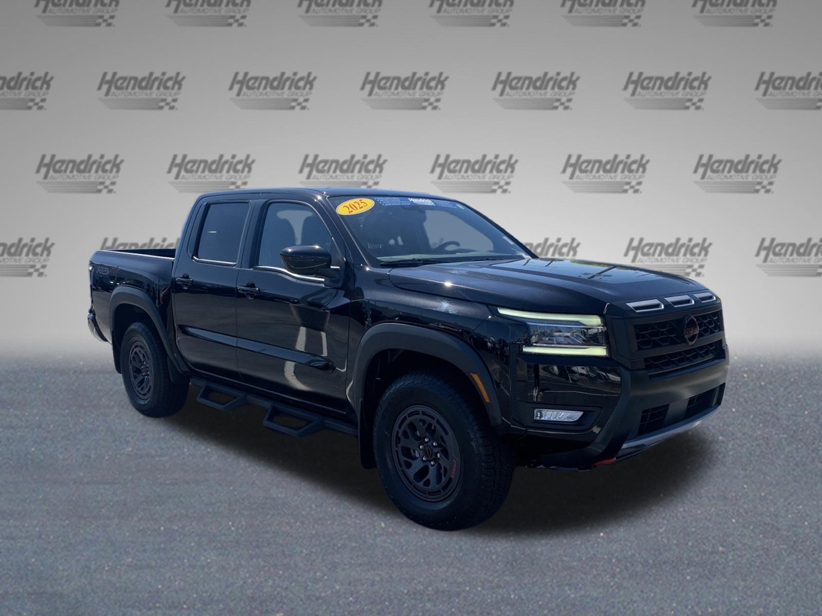Used 2025 Nissan Frontier PRO-4X AWD/4WD image 2