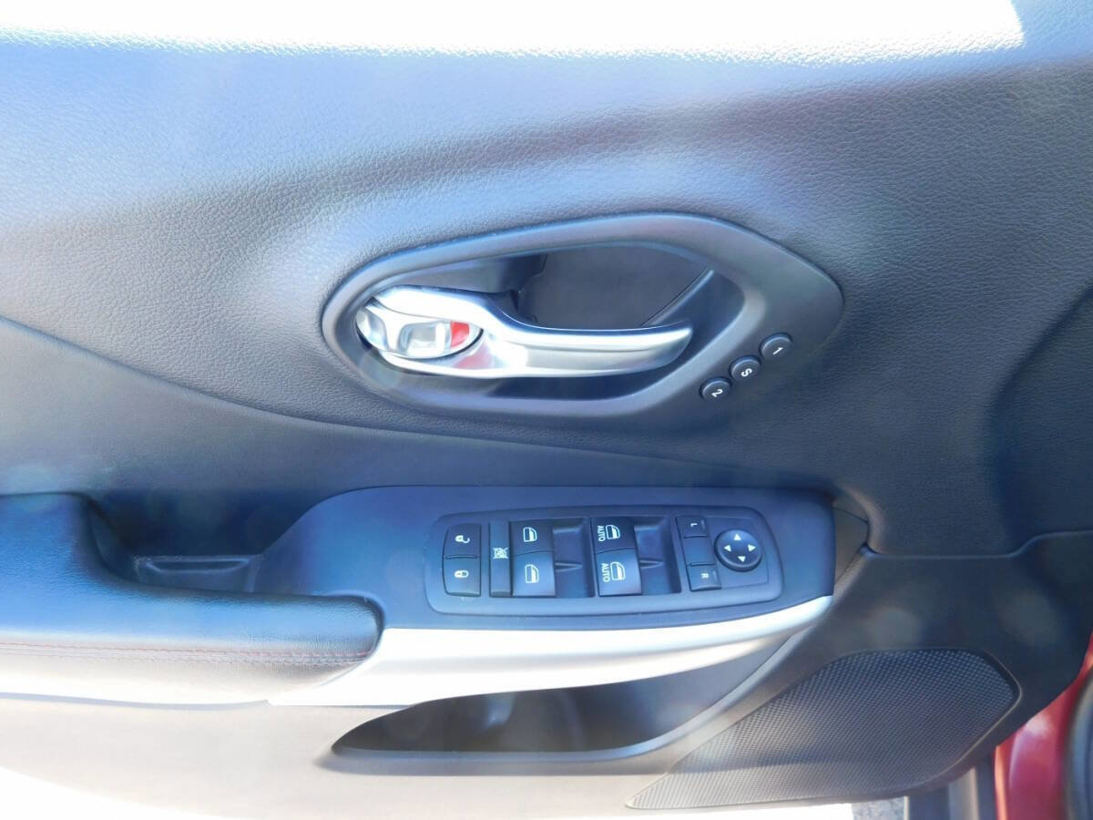 Used 2017 Jeep Cherokee Trailhawk image 21