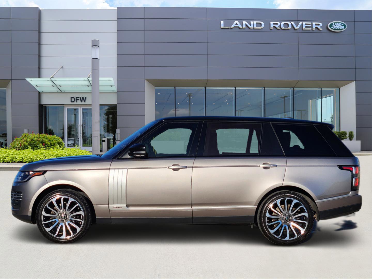 Used 2020 Land Rover Range Rover Long Wheelbase Autobiography image 3