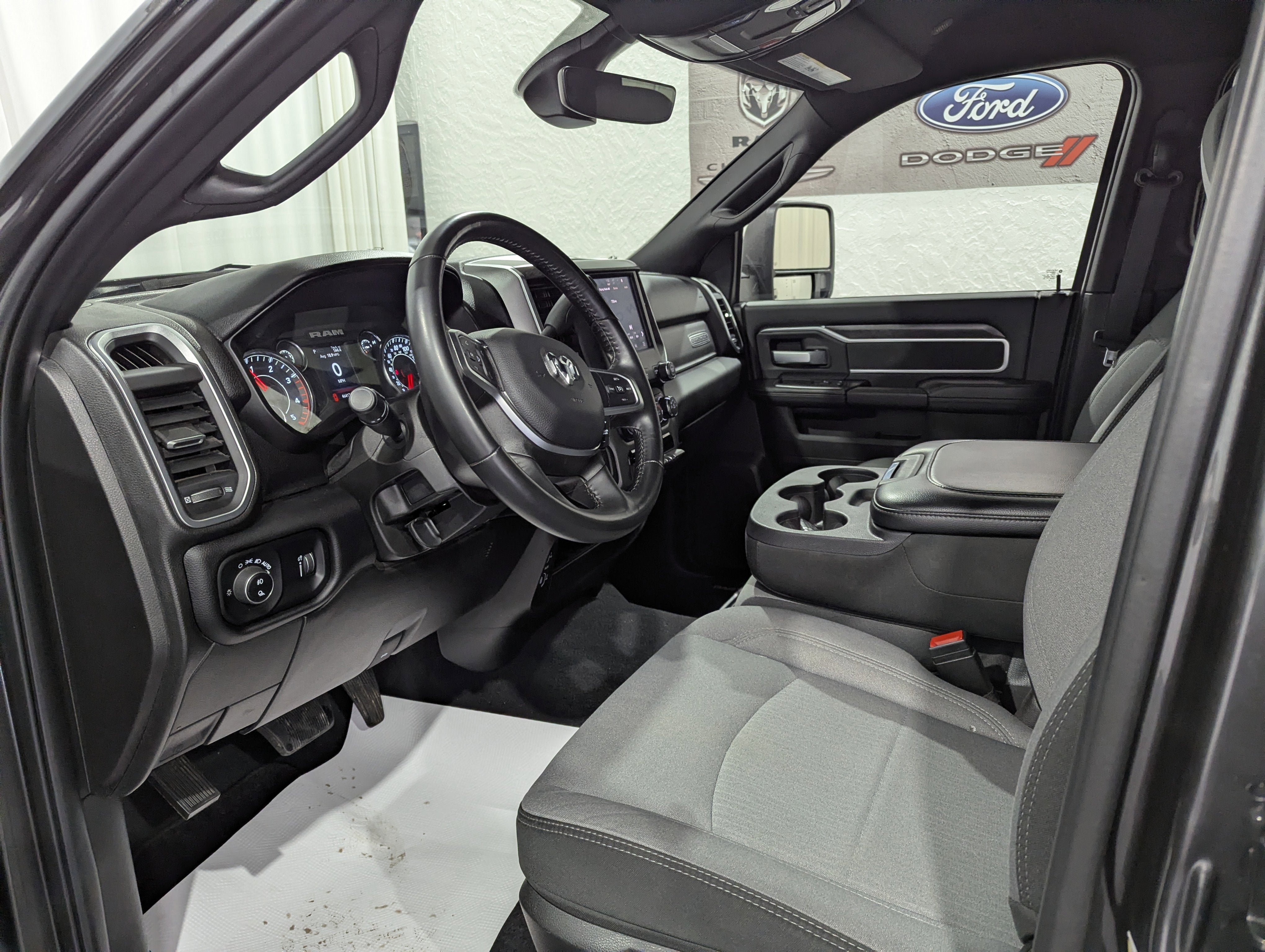 Used 2024 RAM 3500 Big Horn image 16