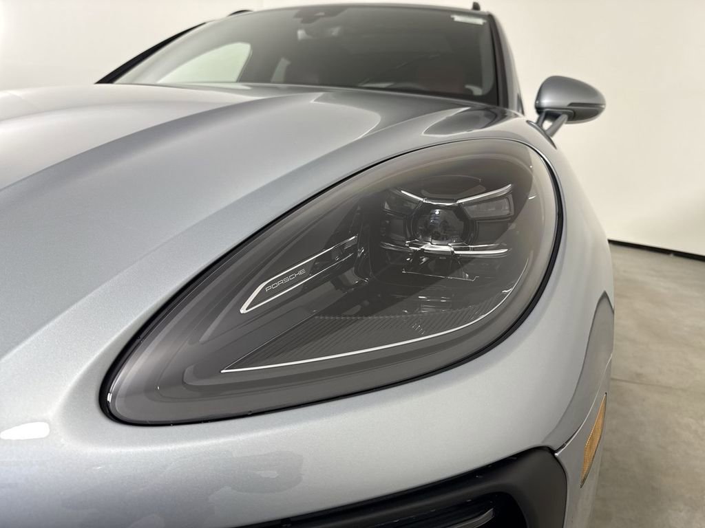 New 2026 Porsche Macan AWD/4WD image 11