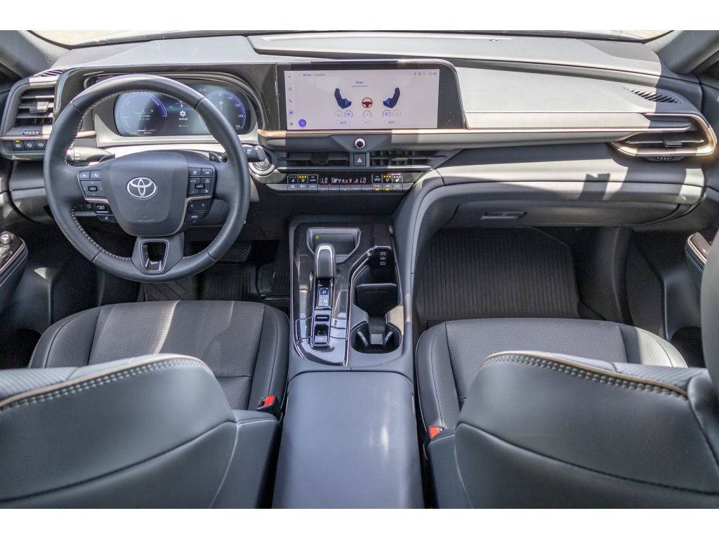 Used 2025 Toyota Crown Signia w/ Tow-Hitch Package (TMS) AWD/4WD image 12