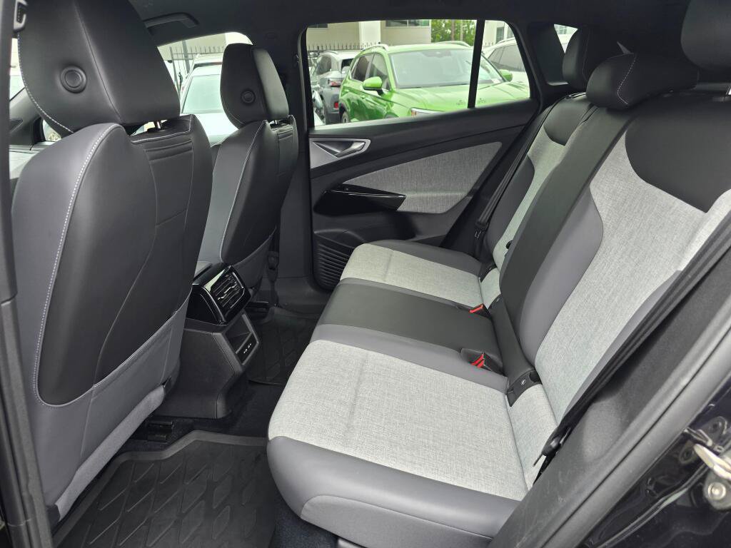 Used 2023 Volkswagen ID.4 Pro RWD image 17