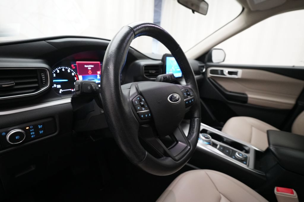 Used 2020 Ford Explorer XLT w/ Equipment Group 202A AWD/4WD image 8