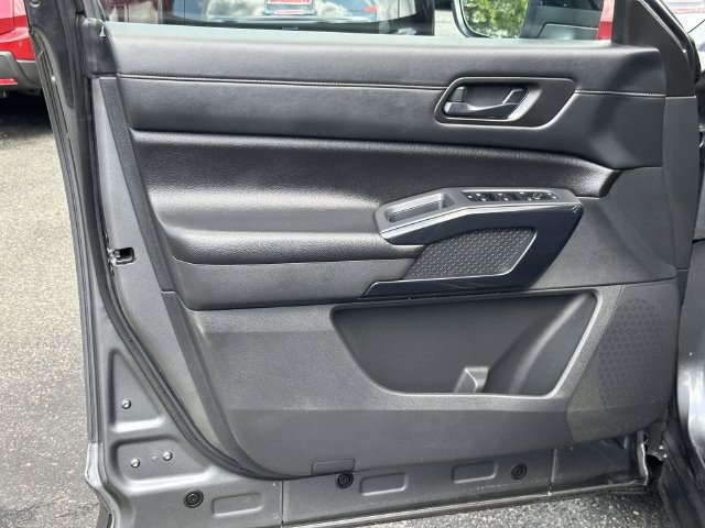 Used 2024 Nissan Pathfinder S AWD/4WD image 13