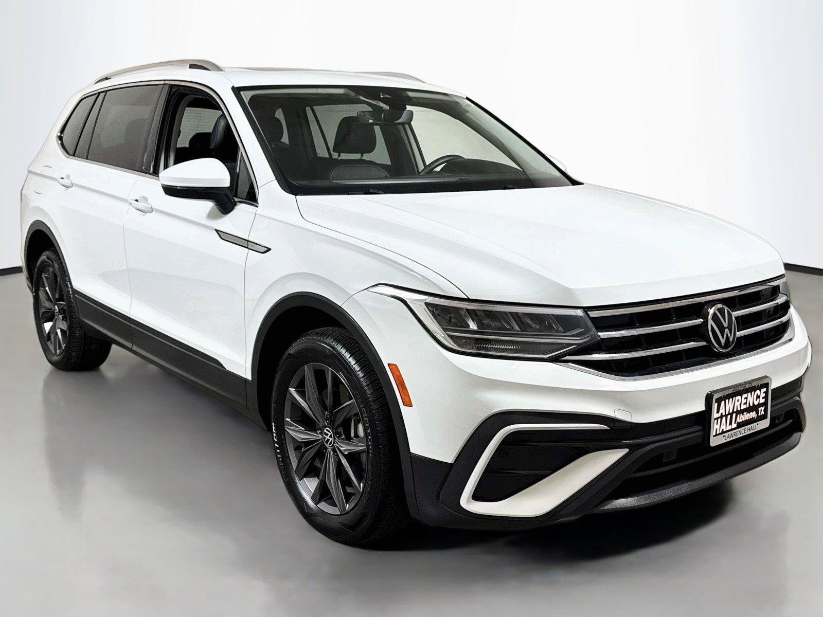 Used 2022 Volkswagen Tiguan SE FWD image 3