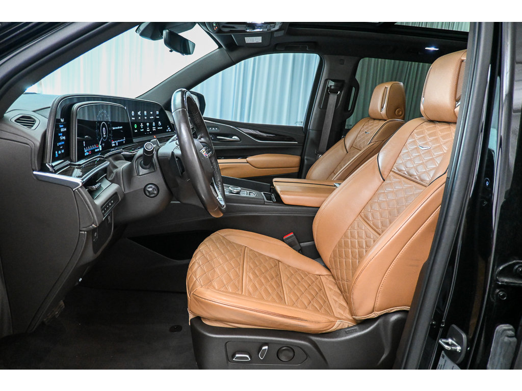 Used 2023 Cadillac Escalade Premium Luxury AWD/4WD image 34
