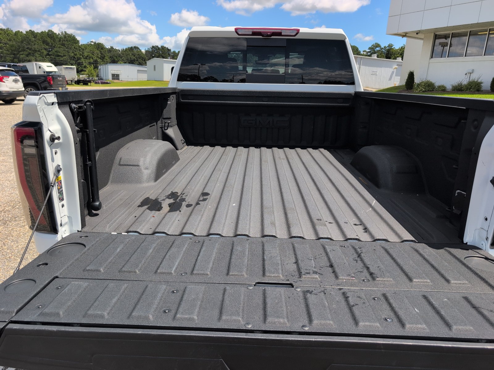 Used 2025 GMC Sierra 2500 AT4 w/ AT4 Premium Plus Package AWD/4WD image 7