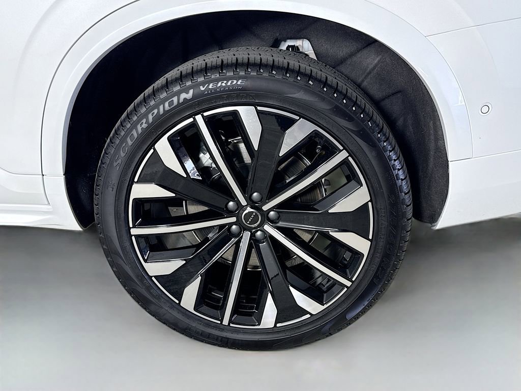 Certified 2026 Volvo XC90 B6 Plus w/ Protection Package Premier image 33