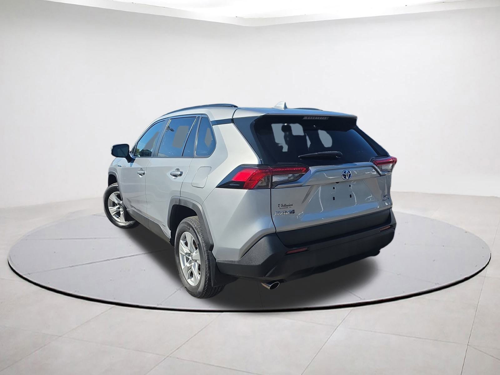 Used 2021 Toyota RAV4 XLE w/ Convenience Package image 5
