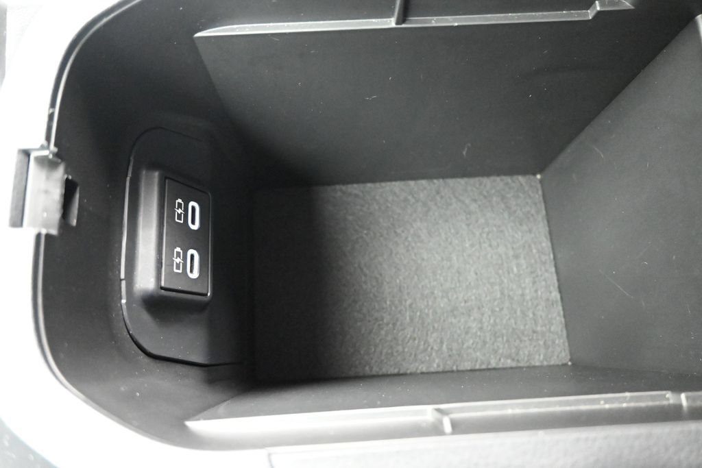 Used 2025 Toyota RAV4 XLE AWD/4WD image 35