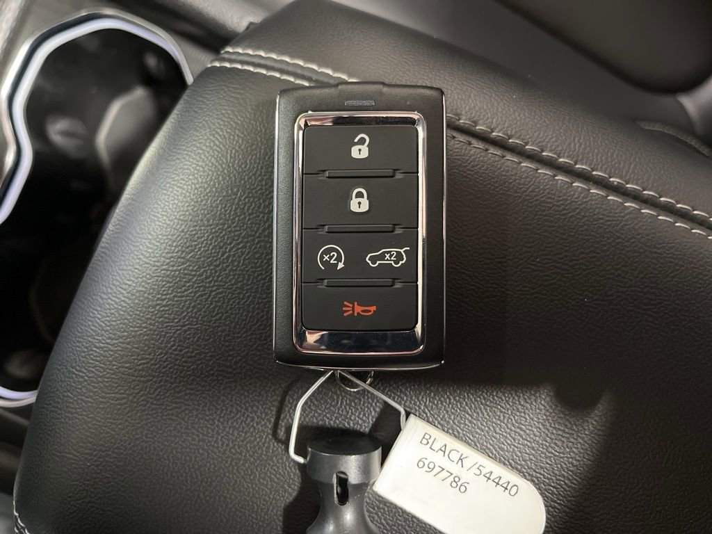 Used 2024 Jeep Grand Cherokee Limited w/ Black Appearance Package AWD/4WD image 34
