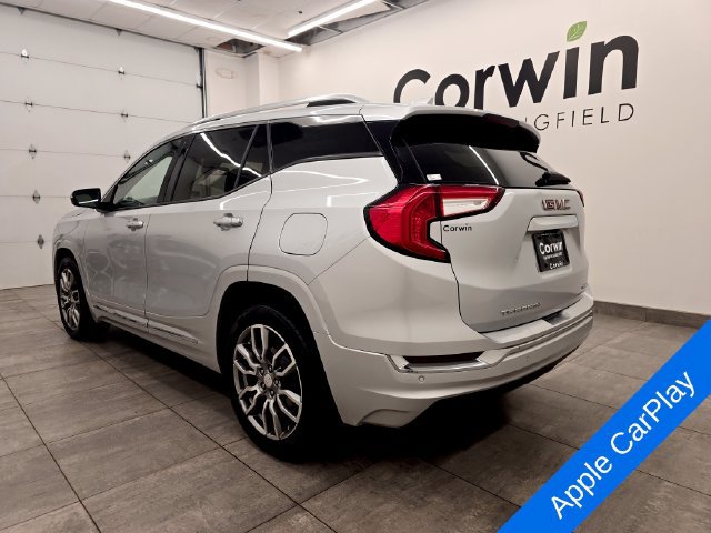 Used 2022 GMC Terrain Denali w/ Denali Premium Package AWD/4WD image 3