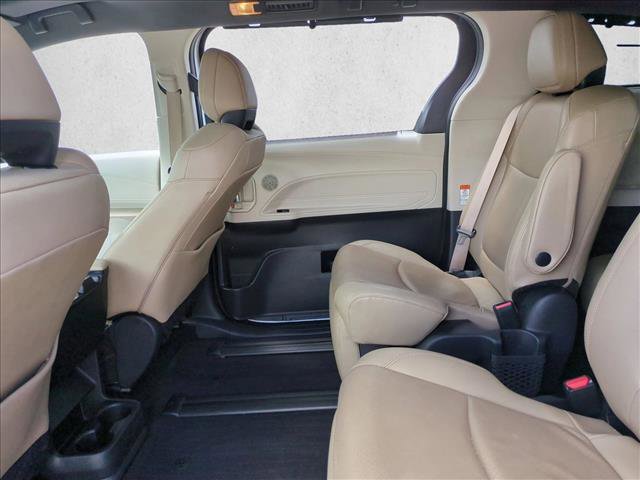 Certified 2024 Toyota Sienna Limited FWD image 20