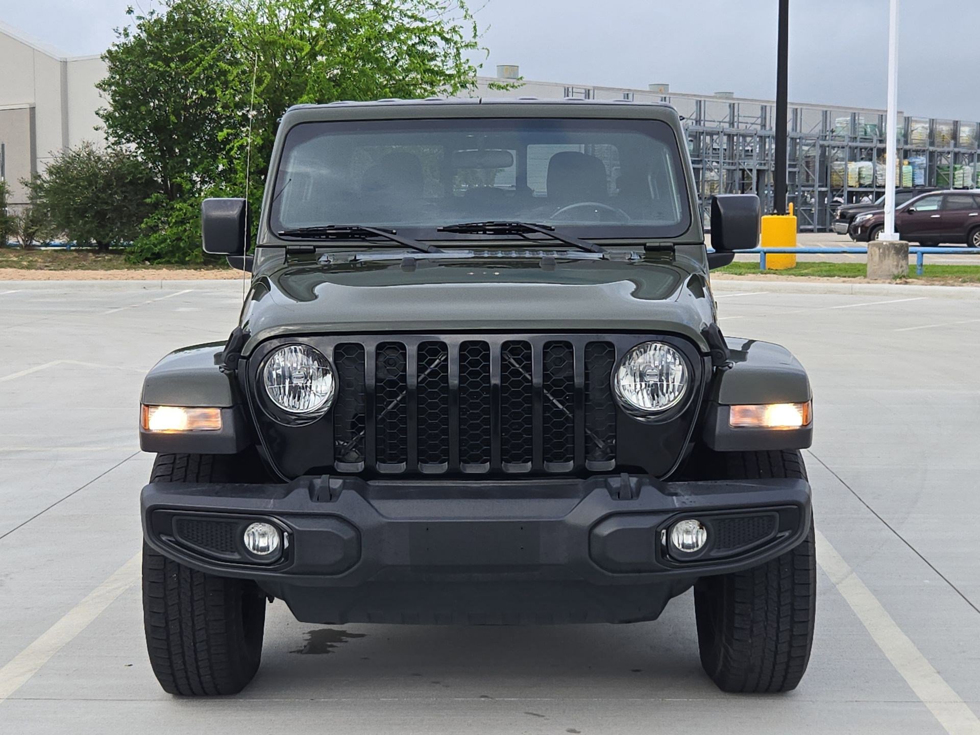 Used 2021 Jeep Gladiator Willys image 9