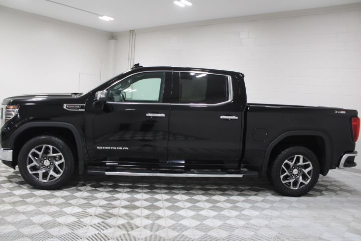 Used 2023 GMC Sierra 1500 SLT w/ SLT Premium Package AWD/4WD image 8