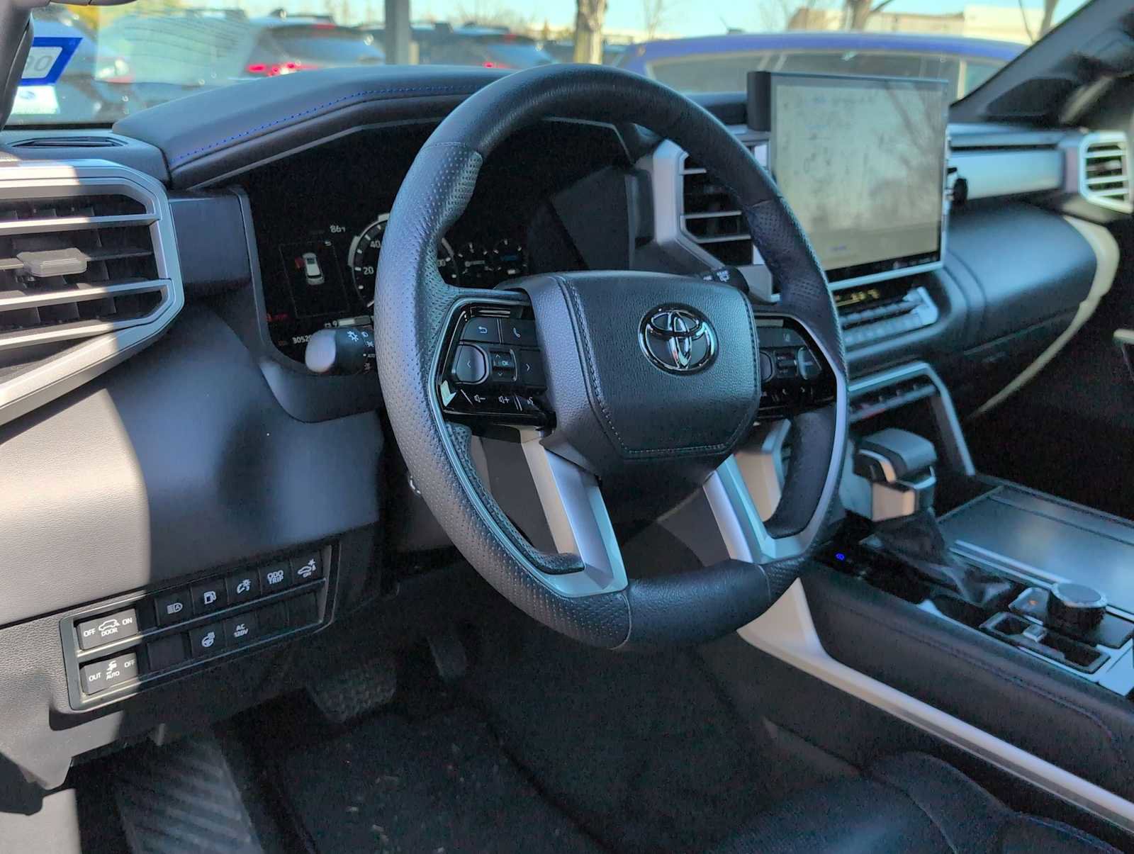 Used 2023 Toyota Sequoia Platinum image 10