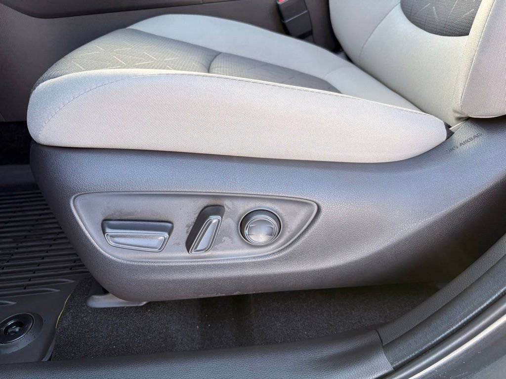 Used 2025 Toyota RAV4 XLE image 25