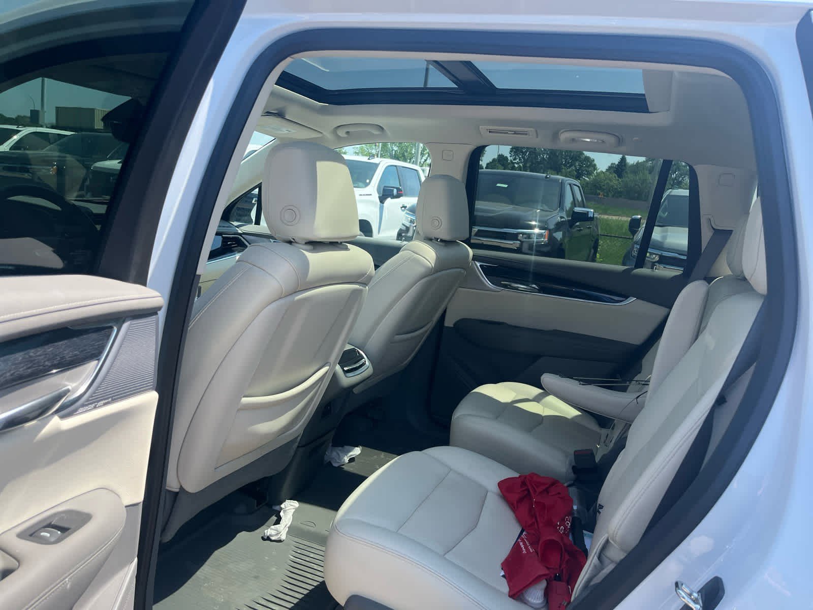Used 2023 Cadillac XT6 Premium Luxury w/ Technology Package AWD/4WD image 9