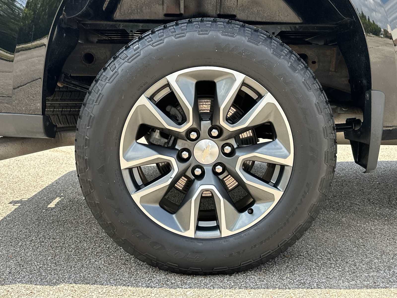 Used 2023 Chevrolet Silverado 1500 LT AWD/4WD image 14