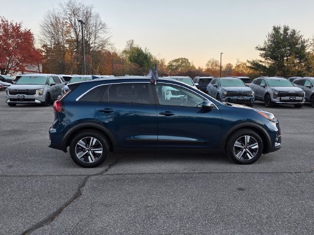 Certified 2022 Kia Niro LXS FWD image 9