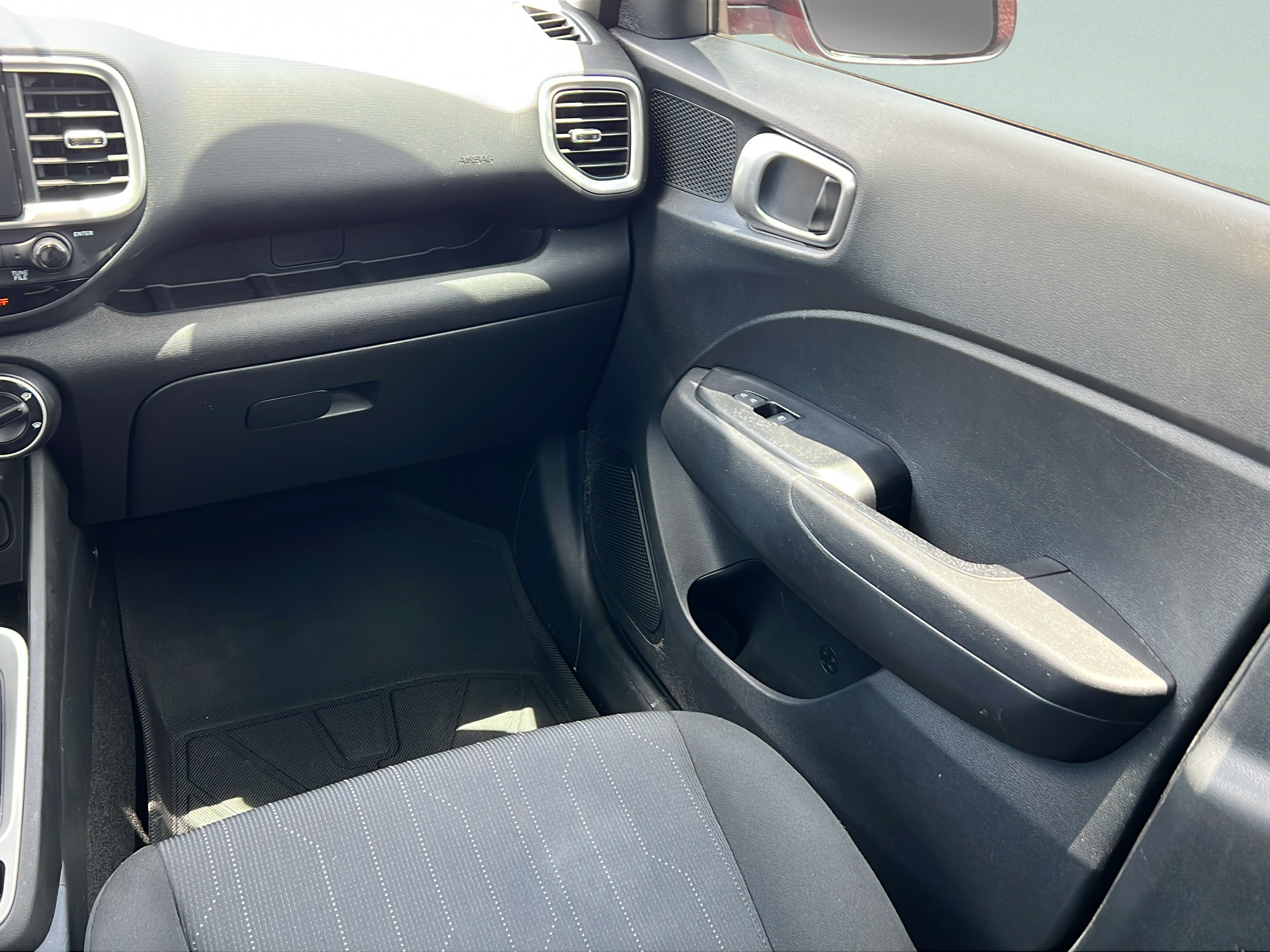 Certified 2024 Hyundai Venue SE FWD image 13