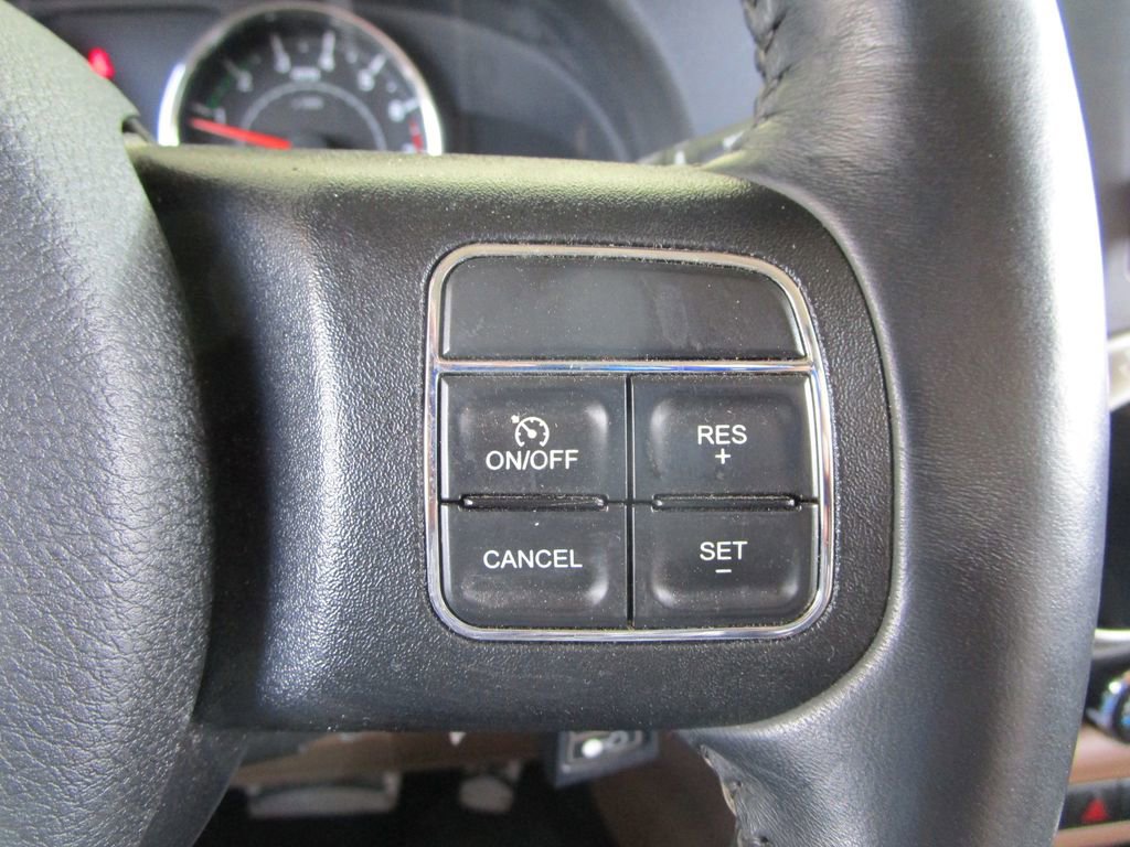 Used 2017 Jeep Wrangler Unlimited Sahara w/ Connectivity Group image 32