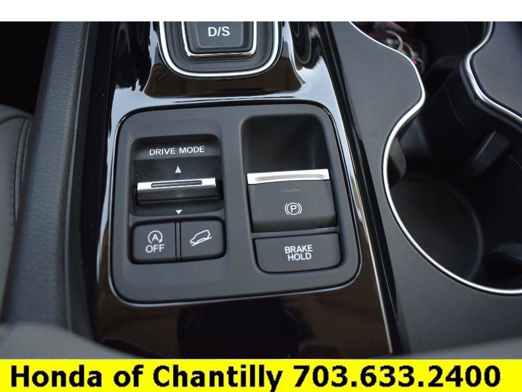 Used 2025 Honda Pilot Touring image 18