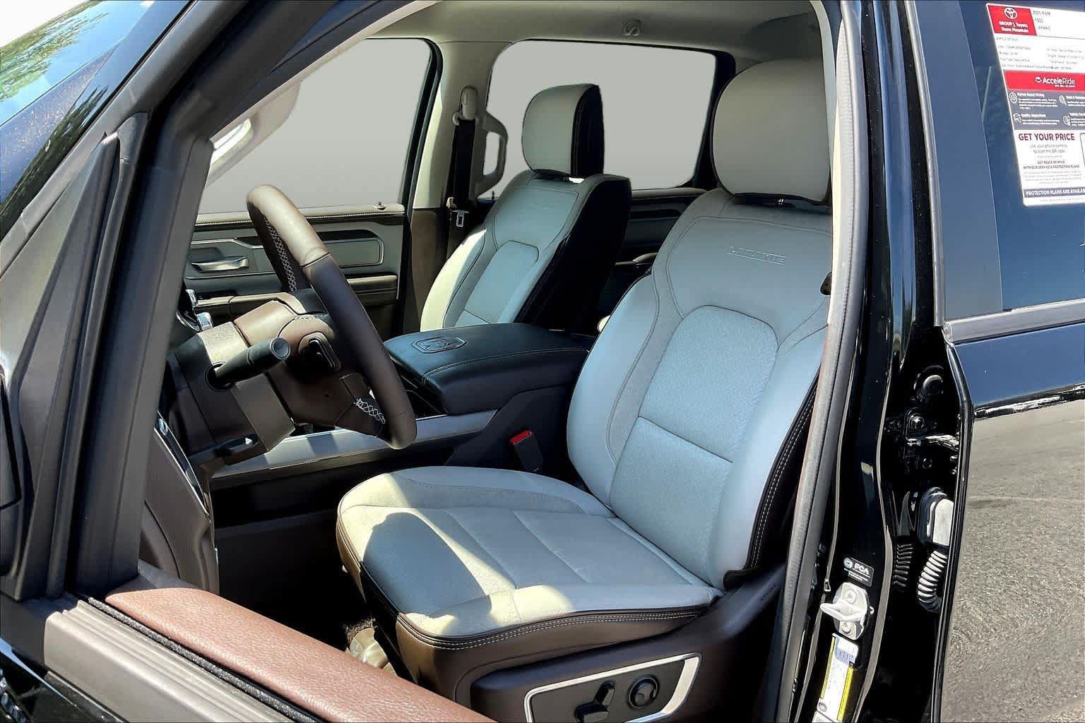 Used 2025 RAM 1500 Laramie AWD/4WD image 15