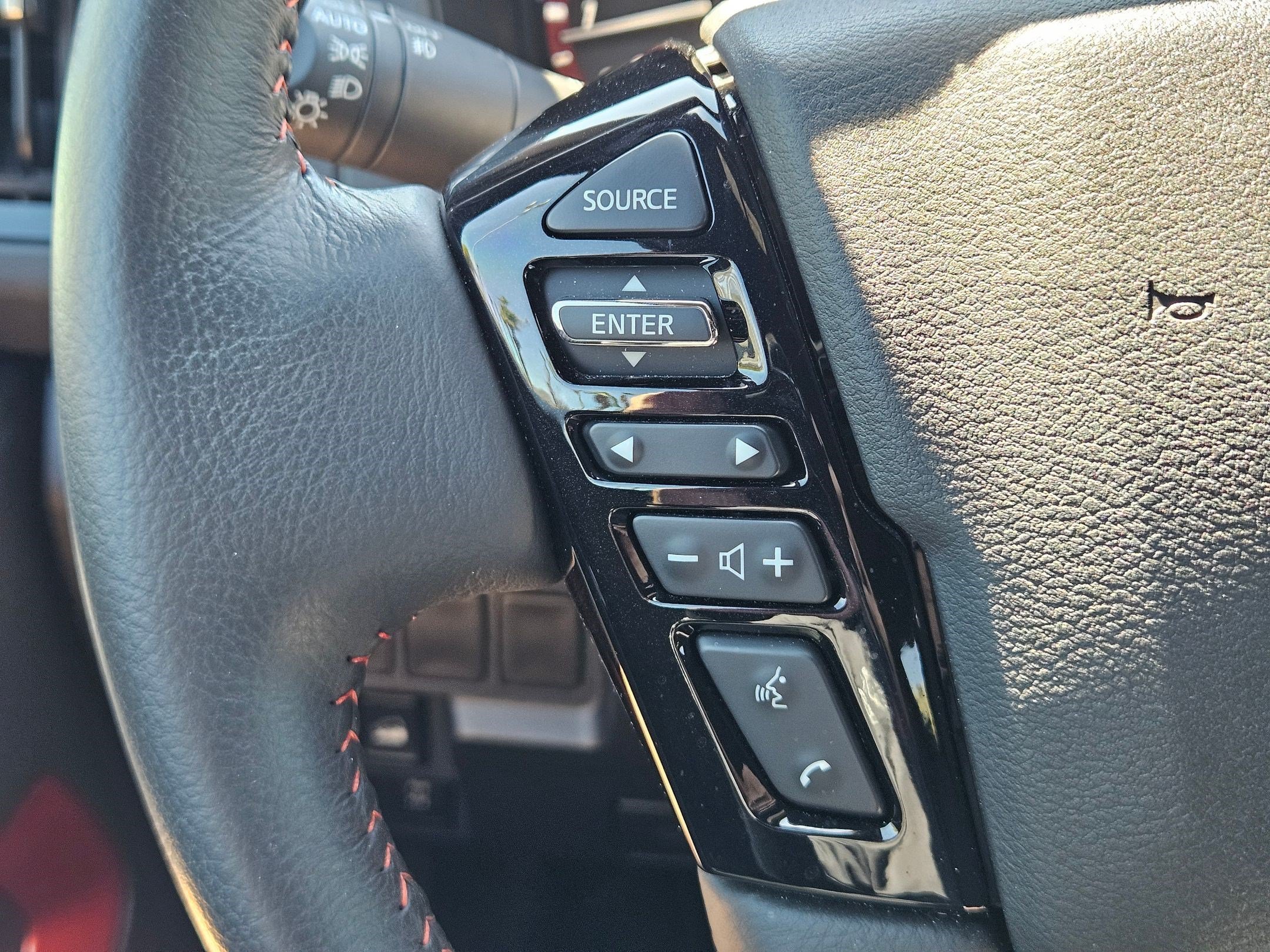 Used 2025 Nissan Frontier PRO-4X AWD/4WD image 16
