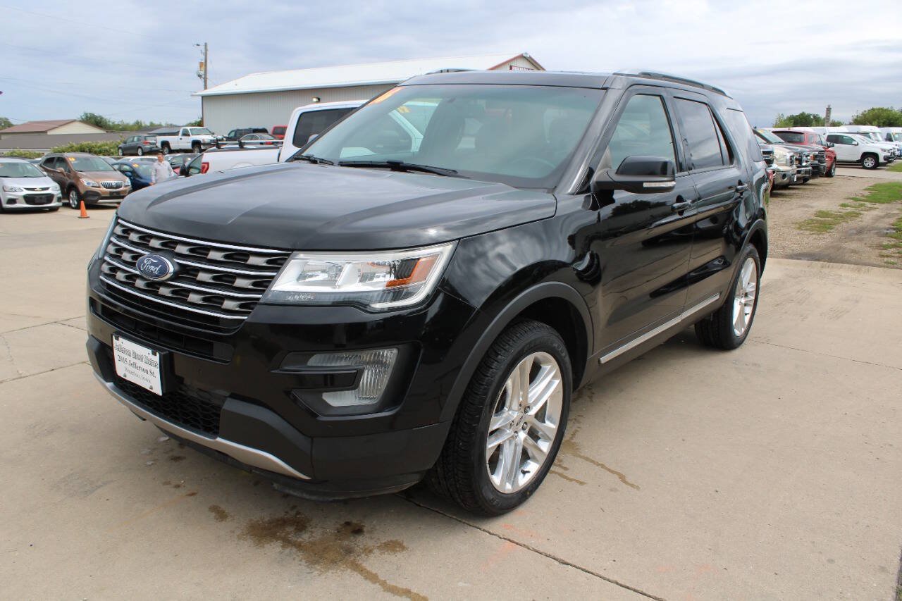 Used 2016 Ford Explorer XLT w/ Equipment Group 202A AWD/4WD image 2