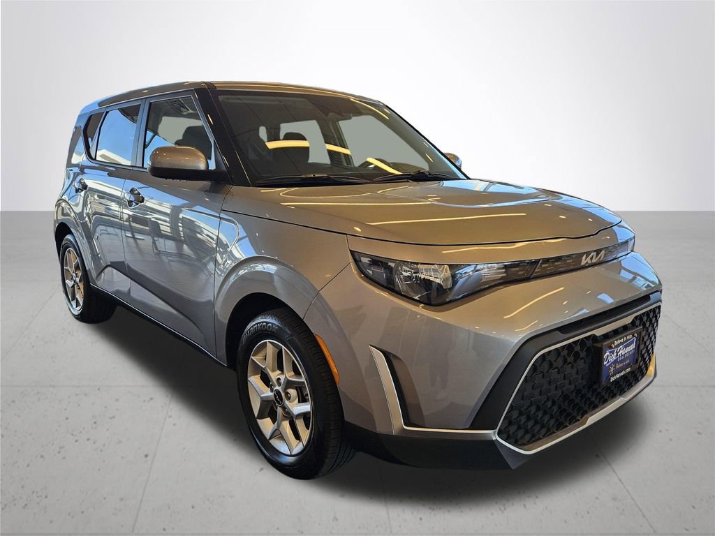 Used 2025 Kia Soul LX w/ LX Technology Package FWD image 5