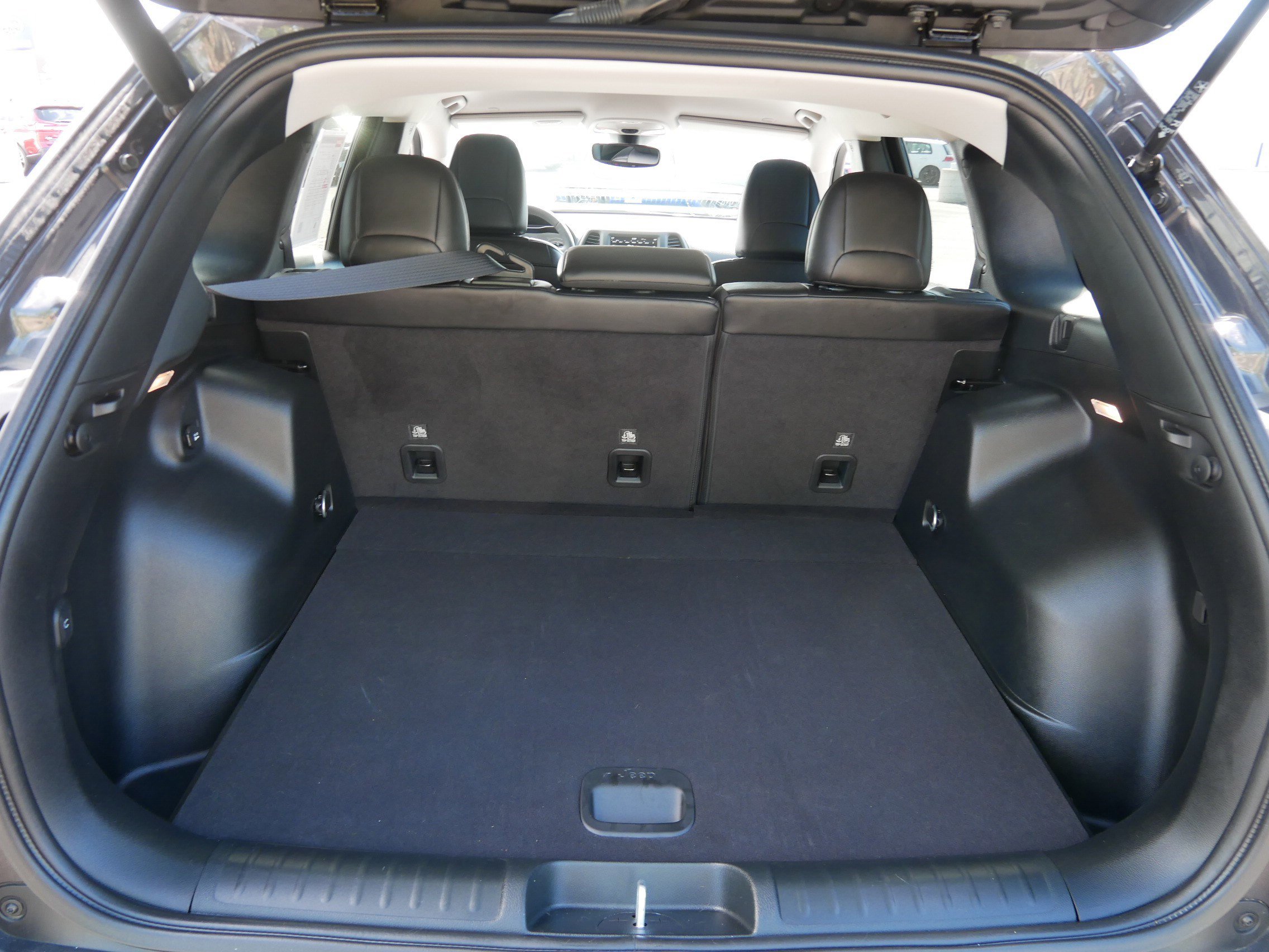 Used 2023 Jeep Cherokee Altitude Lux AWD/4WD image 18