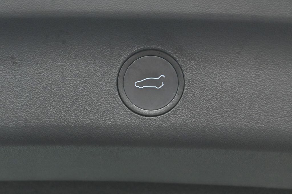 Used 2021 Tesla Model Y Long Range AWD/4WD image 28