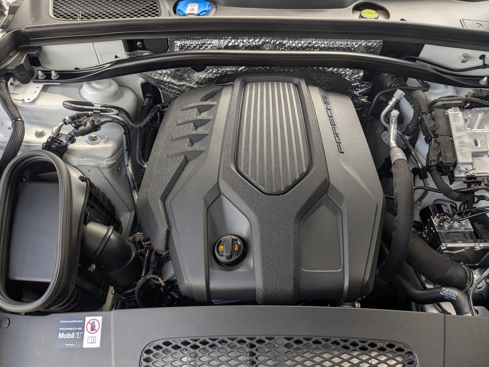 Used 2026 Porsche Macan image 28