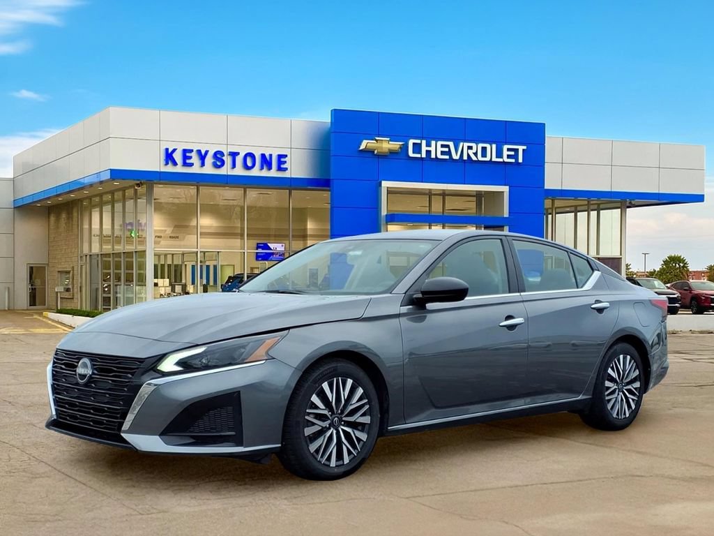 Used 2025 Nissan Altima 2.5 SV FWD image 3