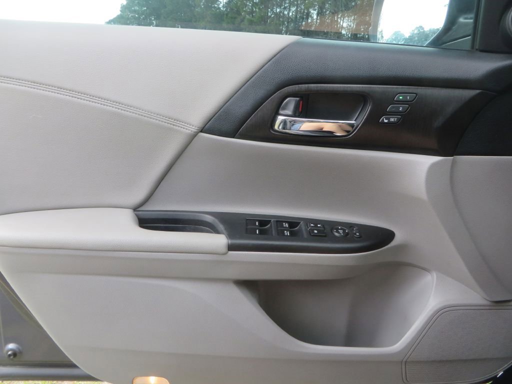 Used 2013 Honda Accord EX-L image 23