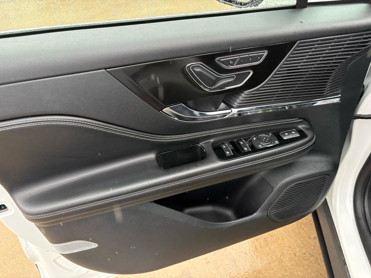 Used 2022 Lincoln Corsair AWD w/ Equipment Group 101A image 11