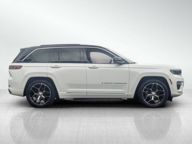 Used 2023 Jeep Grand Cherokee Summit AWD/4WD image 3