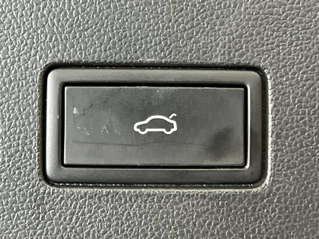 Certified 2024 Volkswagen Atlas Cross Sport SE FWD image 6