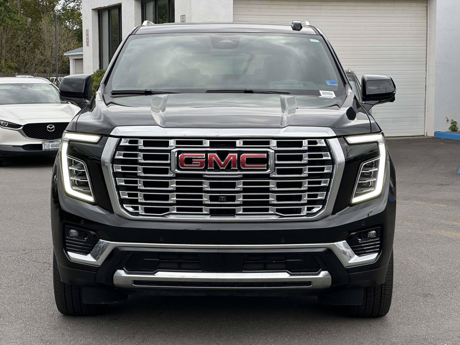 Used 2025 GMC Yukon XL Denali AWD/4WD image 2
