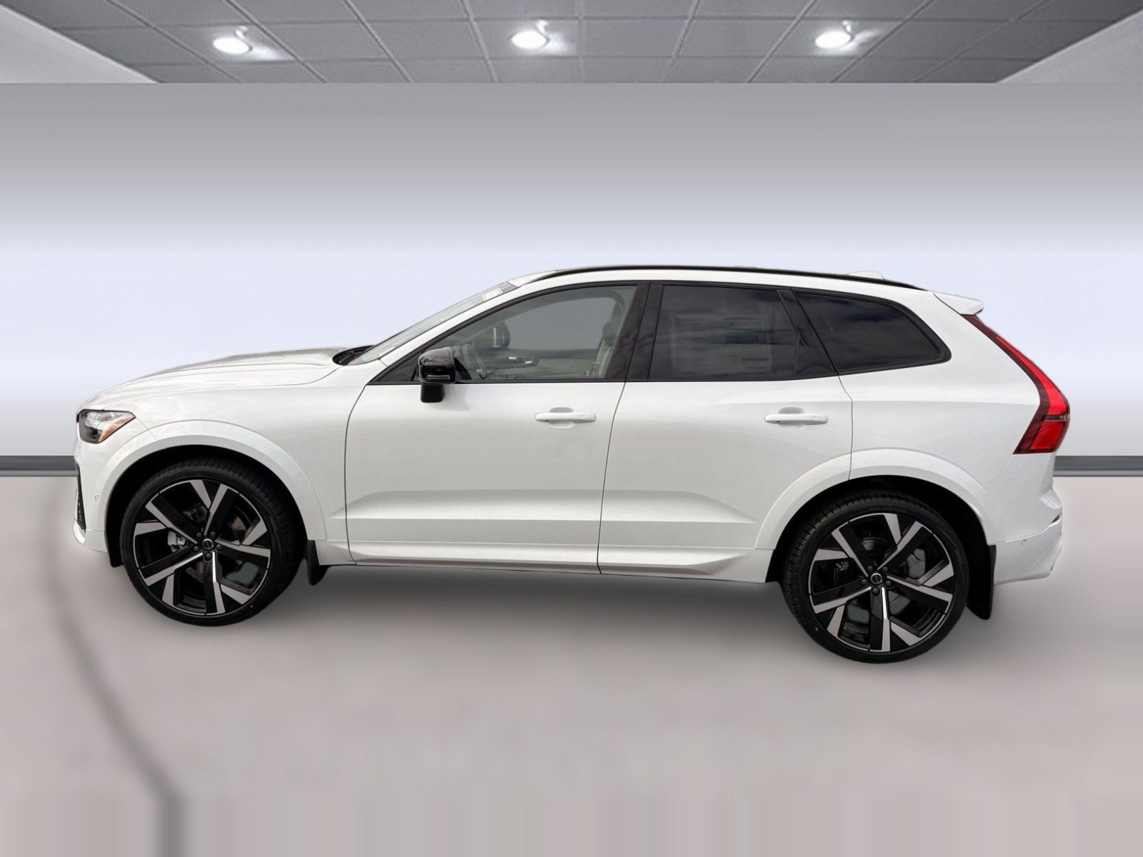 Certified 2026 Volvo XC60 B5 Ultra w/ Climate Package AWD/4WD image 2