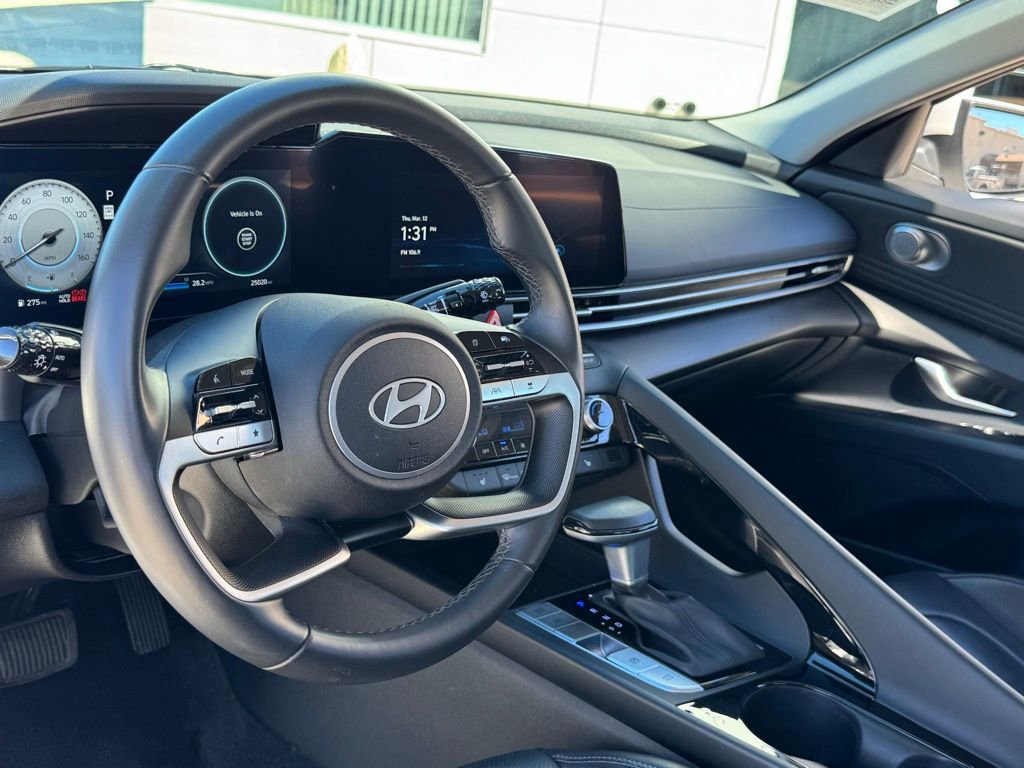 Used 2025 Hyundai Elantra Limited image 21