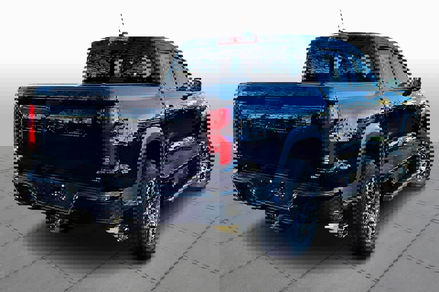 Used 2024 Chevrolet Colorado LT w/ LT Convenience Package III image 12