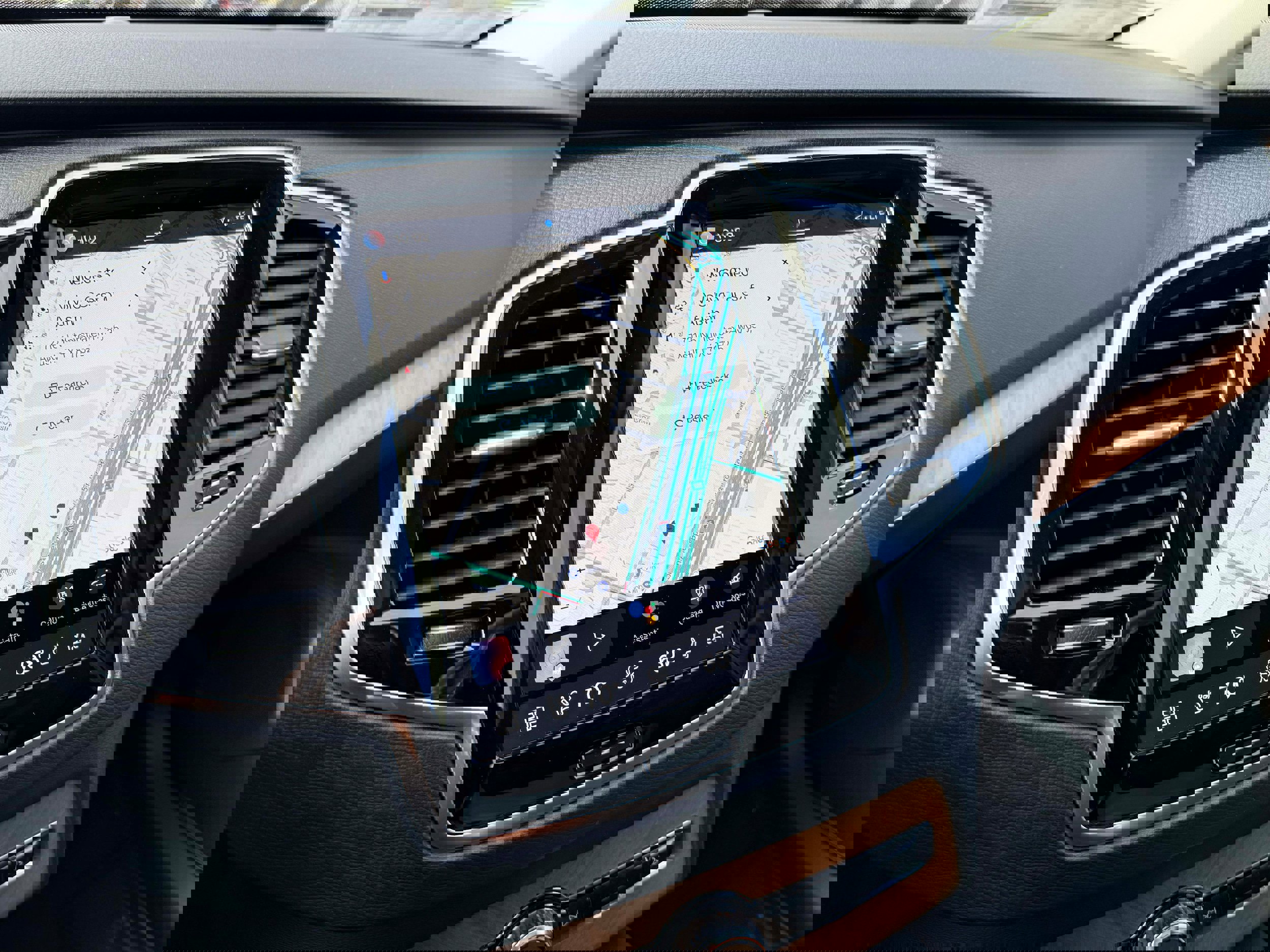 Certified 2025 Volvo XC90 B6 Ultra image 25